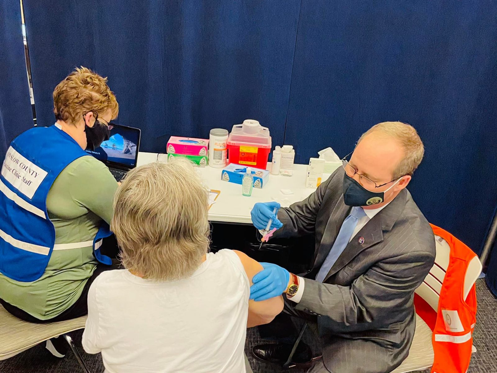 Congressman Murphy, M.D., helps with COVID-19 vaccinations